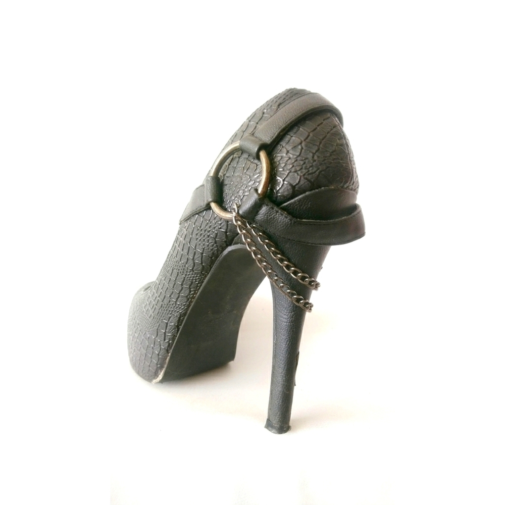 Women's black pumps Size 9